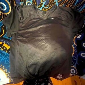 grey nike jersey. has a minor hole in front but barely noticeable #jersey #nike